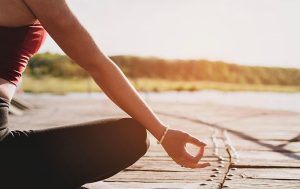 Lee más sobre el artículo Estrategias para gestionar el bienestar y la salud mental en el entorno laboral